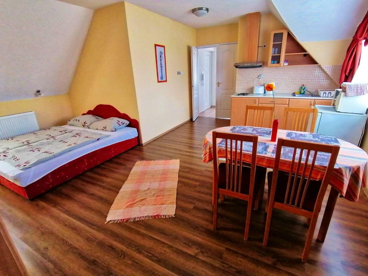 Villa Aida Apartman Hajdúszoboszló Buitenkant foto
