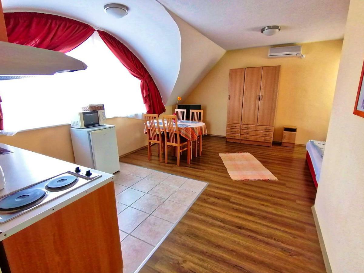 Villa Aida Apartman Hajdúszoboszló Buitenkant foto