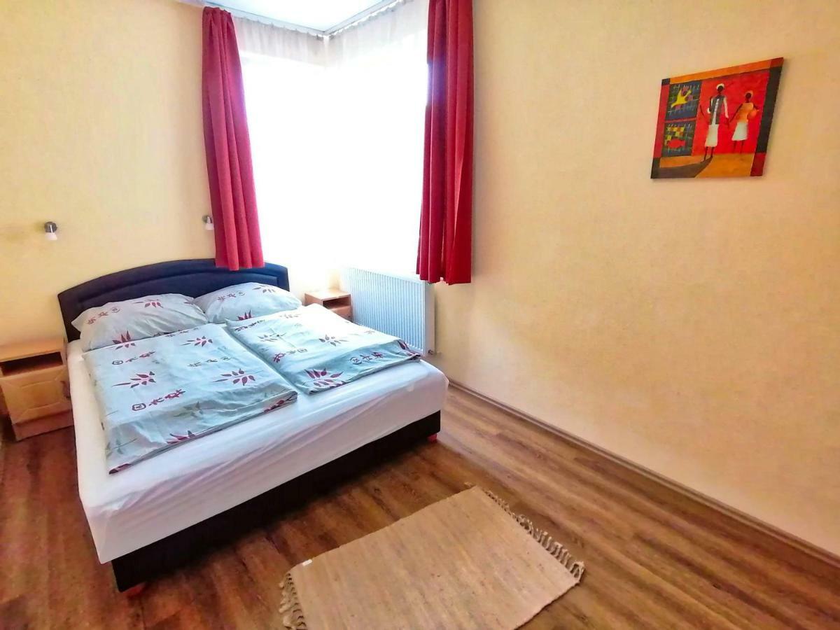 Villa Aida Apartman Hajdúszoboszló Buitenkant foto