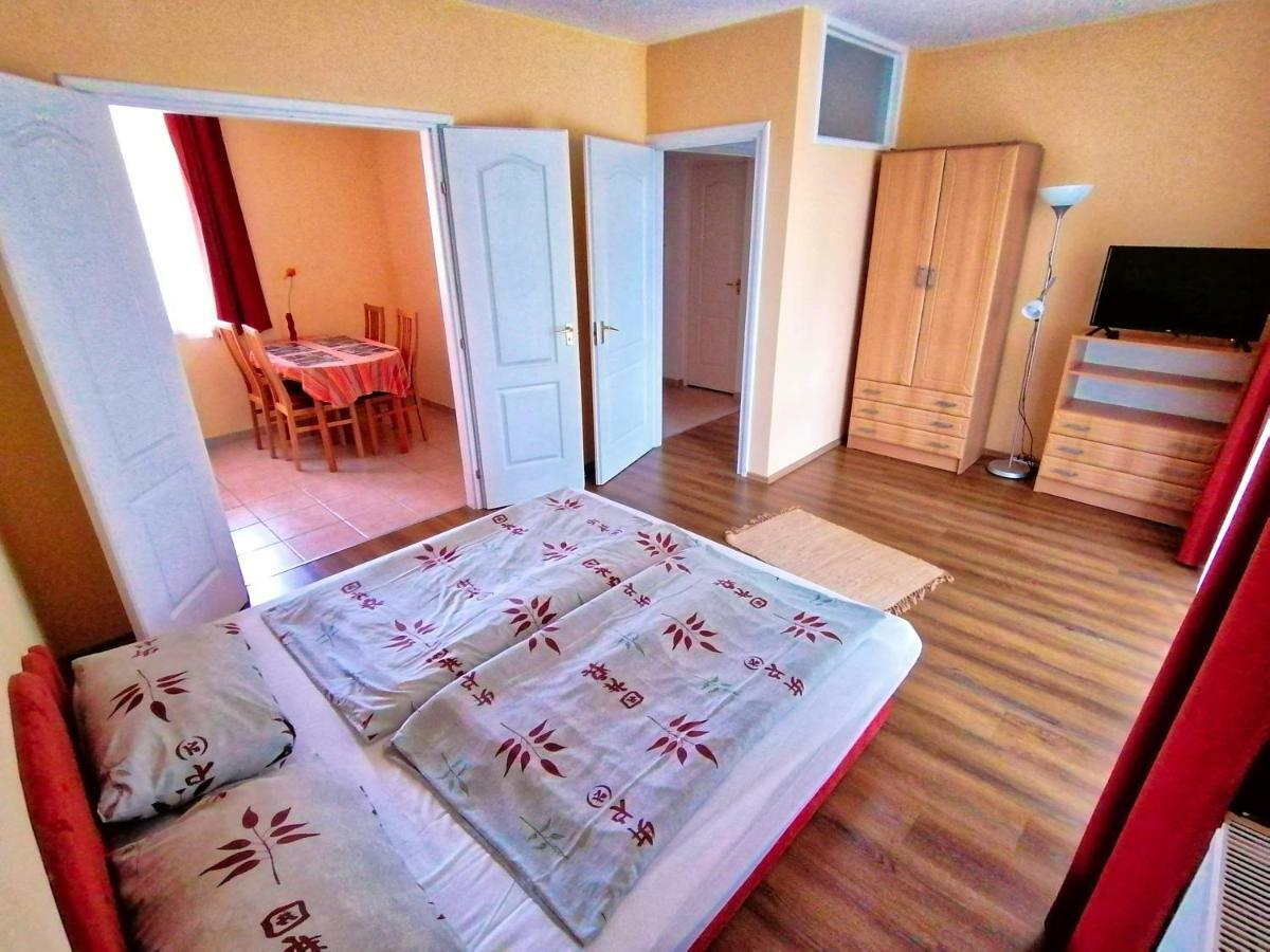 Villa Aida Apartman Hajdúszoboszló Buitenkant foto
