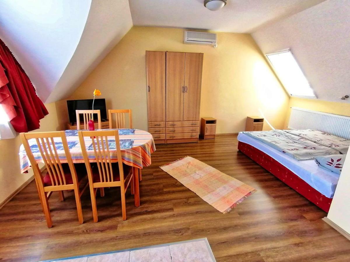 Villa Aida Apartman Hajdúszoboszló Buitenkant foto