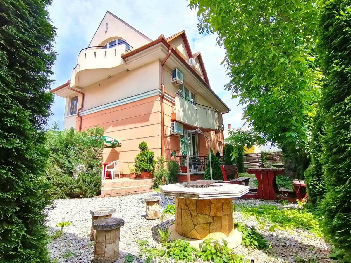 Villa Aida Apartman Hajdúszoboszló Buitenkant foto
