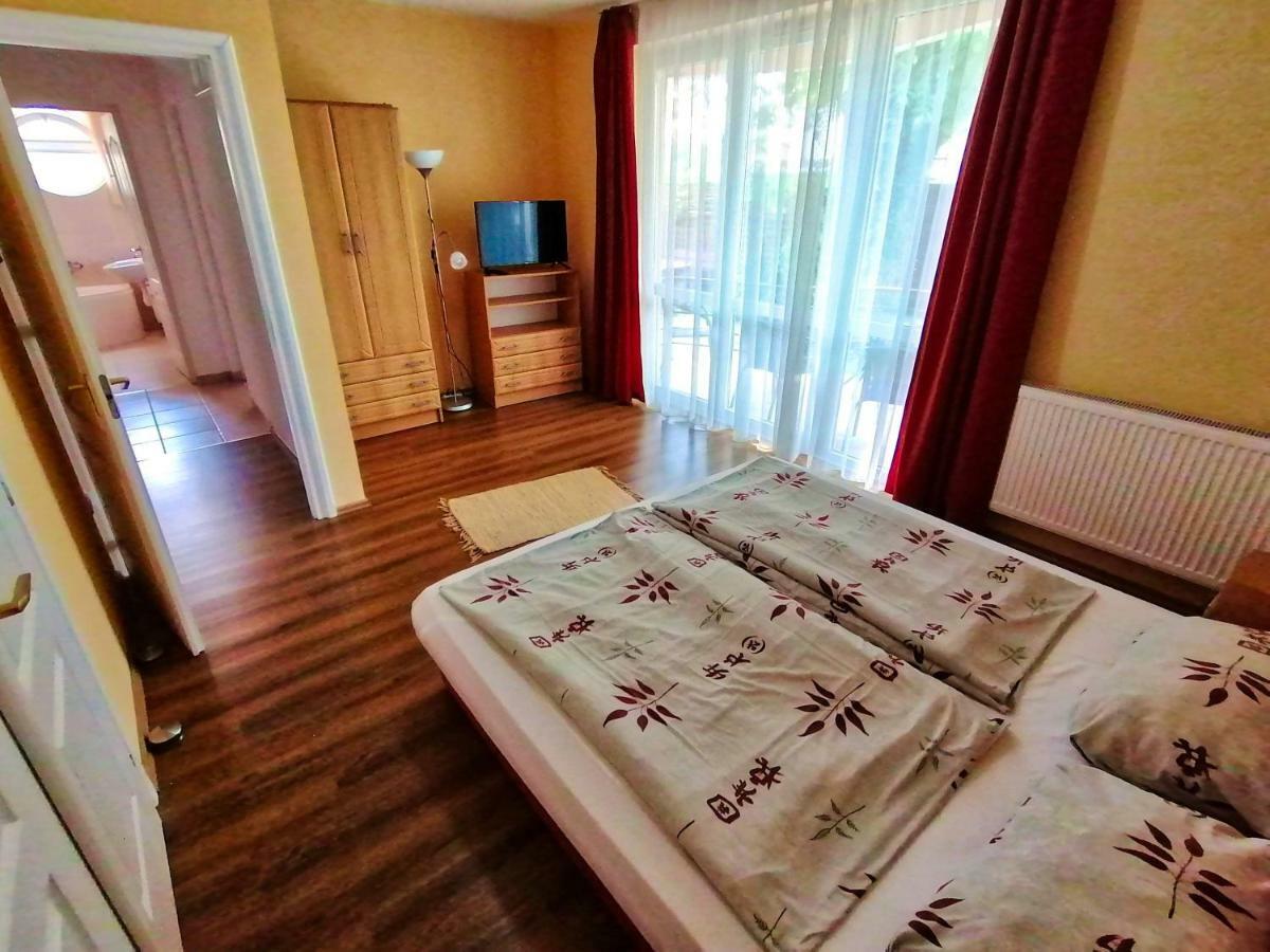 Villa Aida Apartman Hajdúszoboszló Buitenkant foto