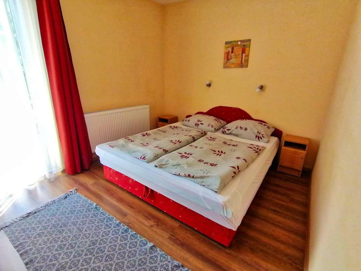 Villa Aida Apartman Hajdúszoboszló Buitenkant foto