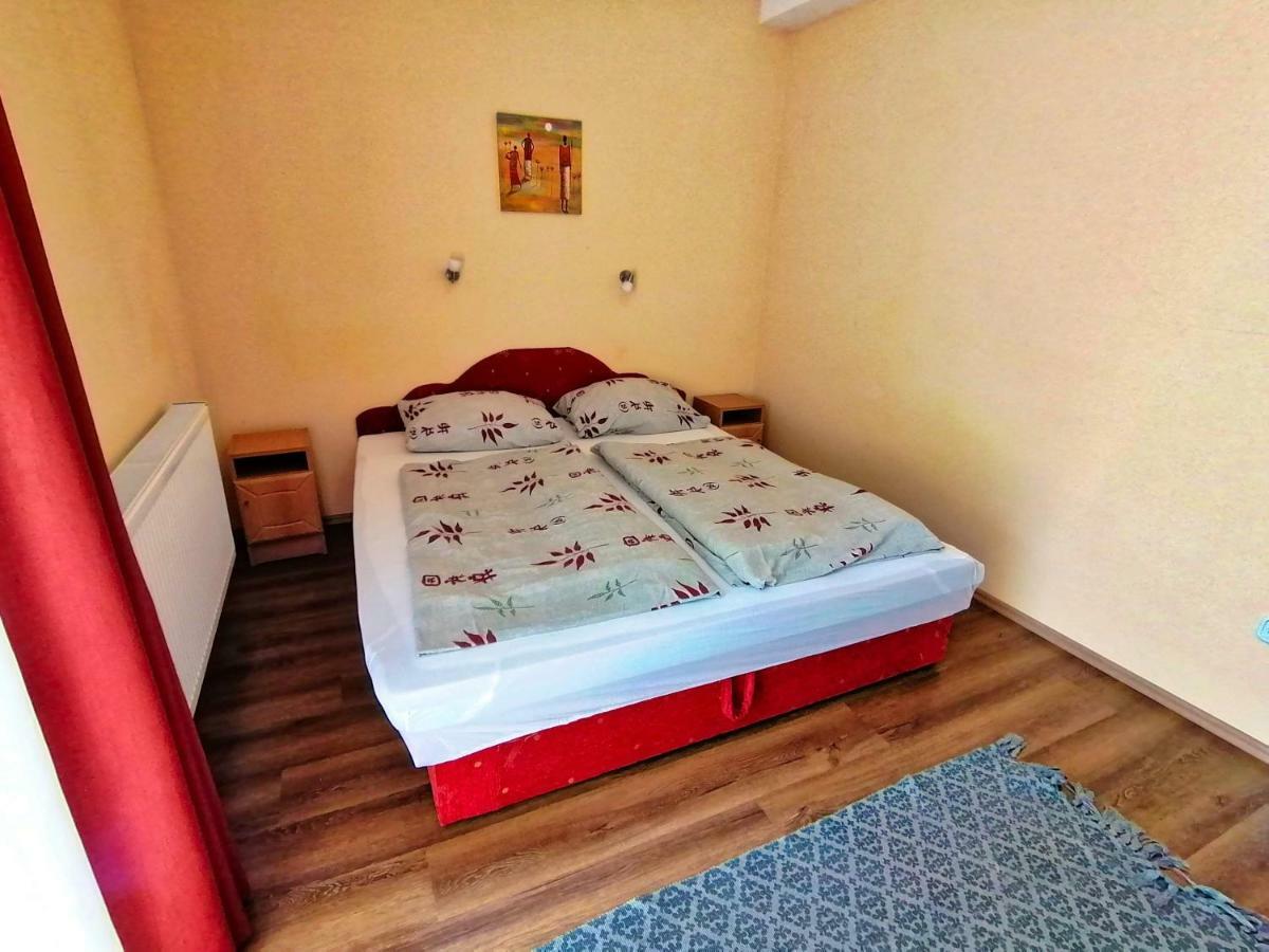 Villa Aida Apartman Hajdúszoboszló Buitenkant foto