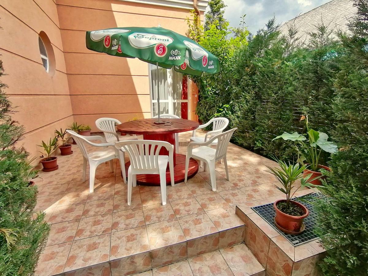 Villa Aida Apartman Hajdúszoboszló Buitenkant foto